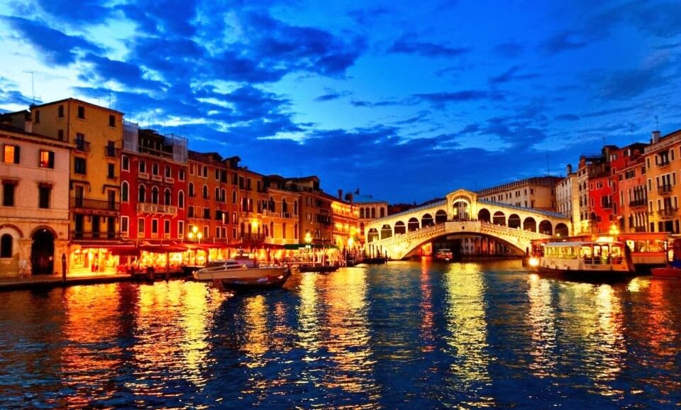 Visite a belíssima Ponte di Rialto em Veneza Visite a belíssima Ponte di Rialto em Veneza