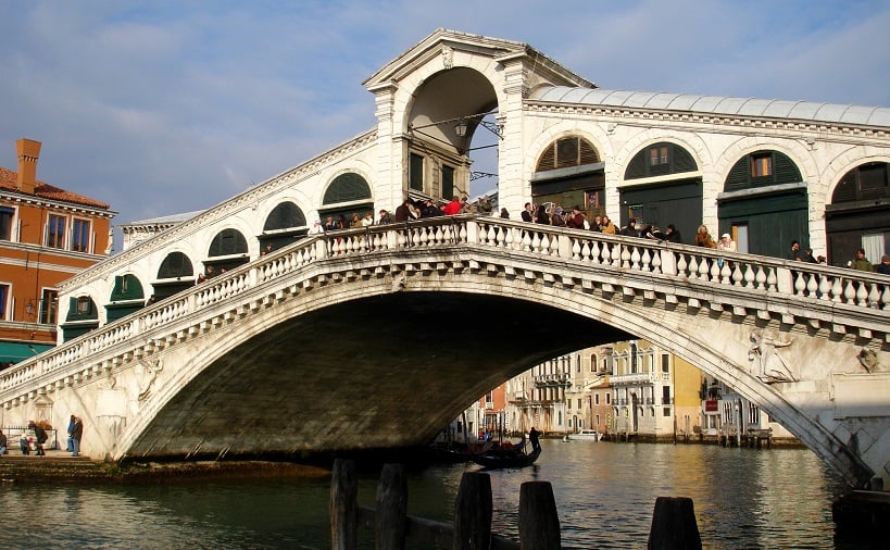 Sobre a Ponte di Rialto em Veneza Sobre a Ponte di Rialto em Veneza