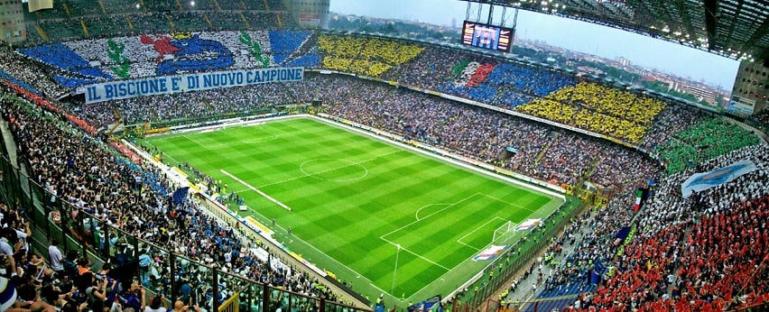Jogo de futebol na Itália: Milan x Inter de Milão Jogo de futebol na Itália: Milan x Inter de Milão