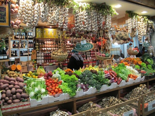 Conheça e coma no Mercado Central de Florença Conheça e coma no Mercado Central de Florença