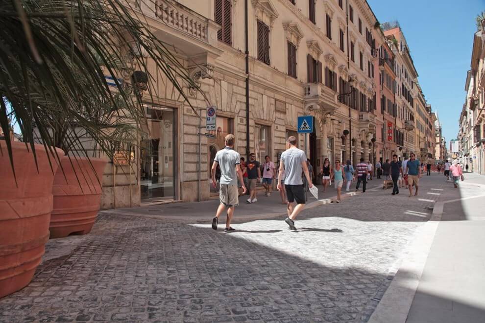 Via del Babuino para comprar lembrancinhas e souvenirs em Roma Via del Babuino para comprar lembrancinhas e souvenirs em Roma