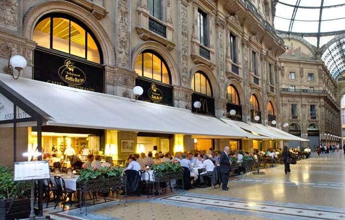 Restaurantes na Galeria Vittorio Emanuele II em Milão Restaurantes na Galeria Vittorio Emanuele II em Milão
