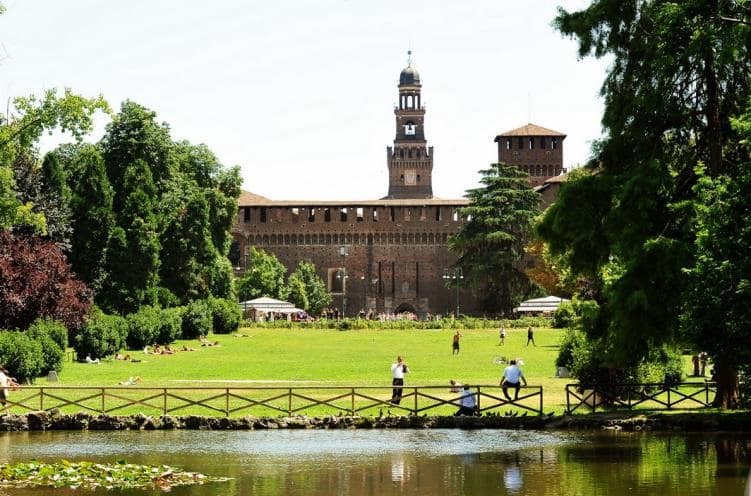 Castelo Sforzesco em Milão na Itália Castelo Sforzesco em Milão na Itália
