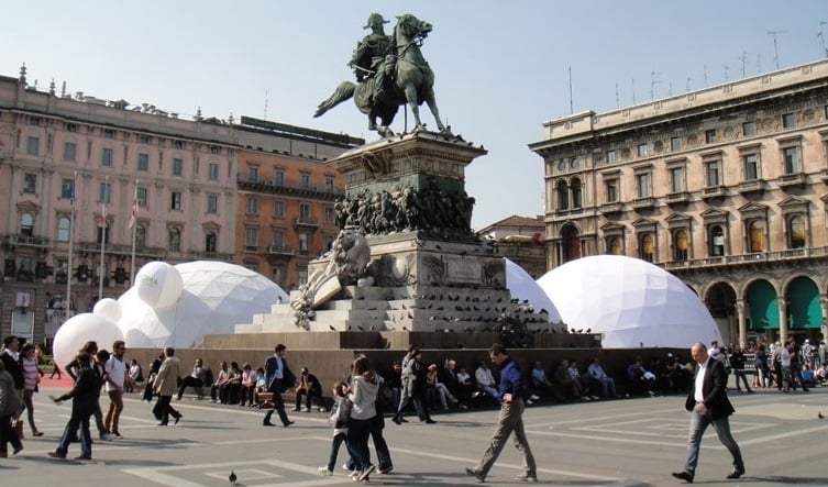 Praça do Duomo em Milão Praça do Duomo em Milão