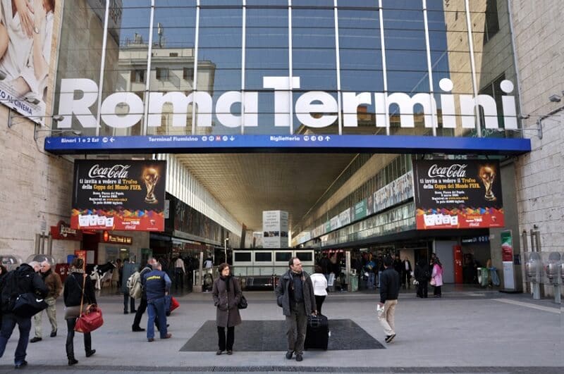 Estação de trem Roma Termini na Itália Estação de trem Roma Termini na Itália