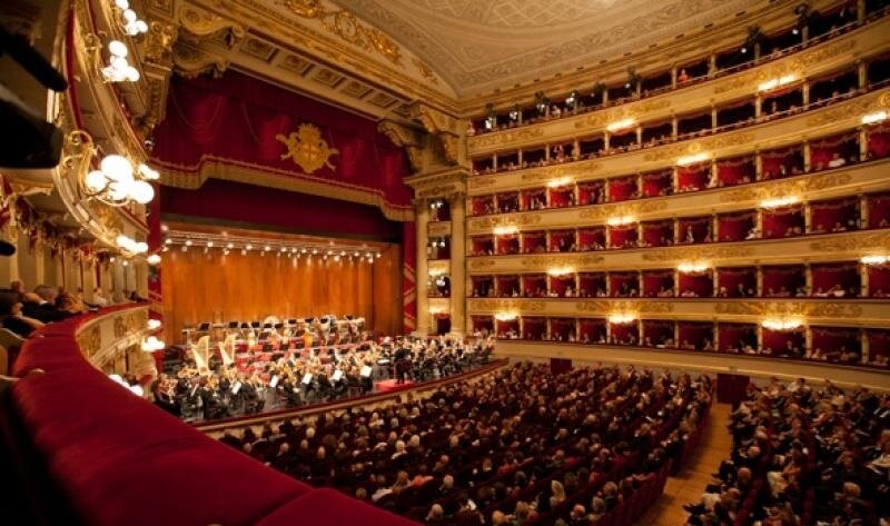 Passeio romântico no Teatro Alla Scala em Milão Passeio romântico no Teatro Alla Scala em Milão
