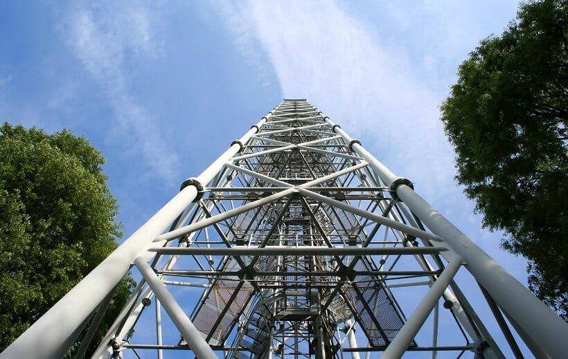 Passeio romântico na Torre Branca em Milão Passeio romântico na Torre Branca em Milão