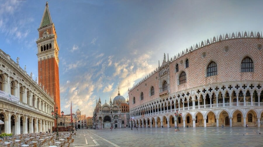 Praça de São Marcos para um passeio romântico em Veneza Praça de São Marcos para um passeio romântico em Veneza