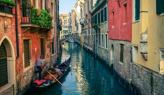 Passeio de gôndola em Veneza Passeio de gôndola em Veneza