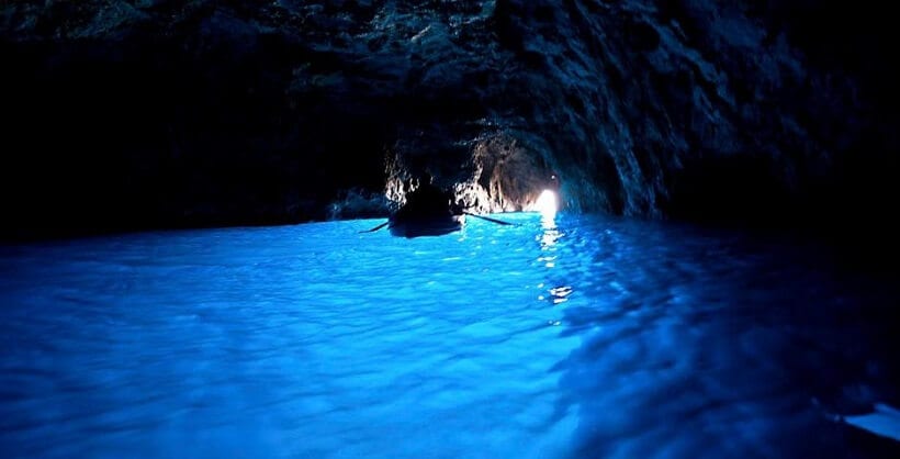 Gruta Azul em Capri na Itália Gruta Azul em Capri na Itália