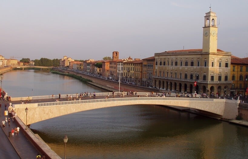 Passeios ao longo do Rio Arno em Pisa Passeios ao longo do Rio Arno em Pisa