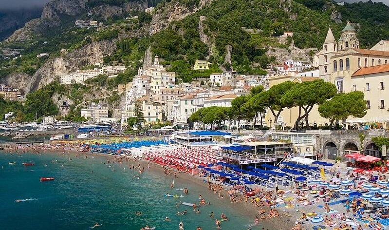Praia de Amalfi no sul da Itália Praia de Amalfi no sul da Itália