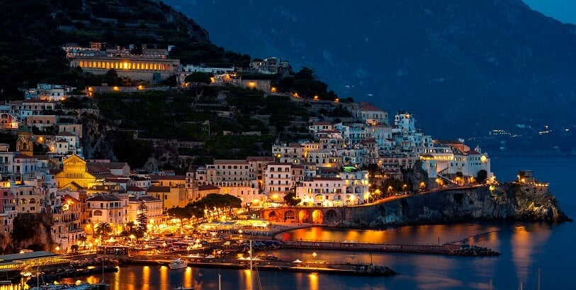Praias em Amalfi na Costa Amalfitana Praias em Amalfi na Costa Amalfitana