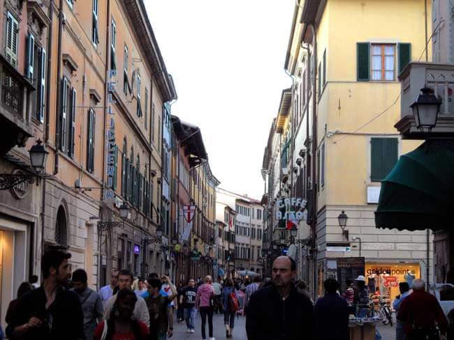 Lojas nos centros comerciais em Pisa Lojas nos centros comerciais em Pisa