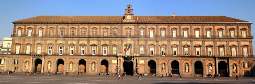 Palácio Real em Nápoles Palácio Real em Nápoles