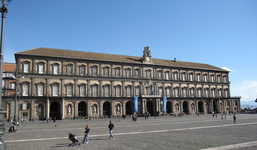 Visita ao Palácio Real em Nápoles Visita ao Palácio Real em Nápoles