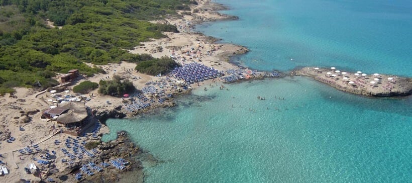 Praia Punta della Suina no sul da Itália Praia Punta della Suina no sul da Itália