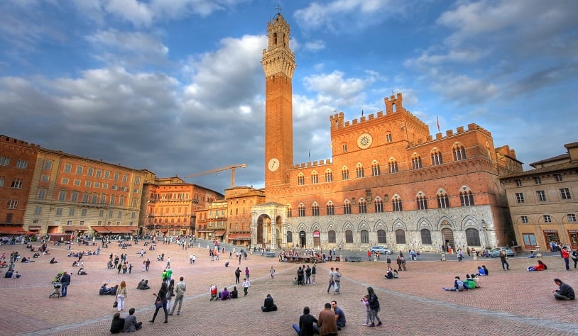 Praças em Siena na Itália Praças em Siena na Itália