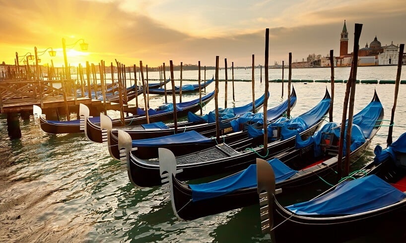 Passeio de gôndola em Veneza Passeio de gôndola em Veneza