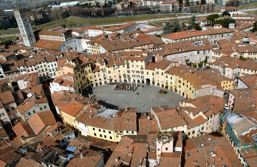 Vista panorâmica da cidade de Lucca, na Itália Vista panorâmica da cidade de Lucca, na Itália