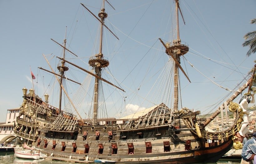 Barco de Piratas do Caribe em Génova Barco de Piratas do Caribe em Génova
