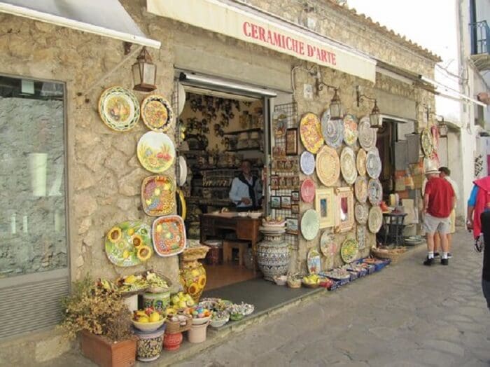 Compras na Ceramiche d'Arte Carmela em Ravello Compras na Ceramiche d'Arte Carmela em Ravello