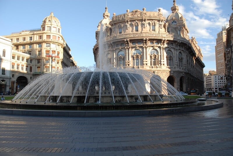 Praça de Piazza De Ferrari em Gênova Praça de Piazza De Ferrari em Gênova