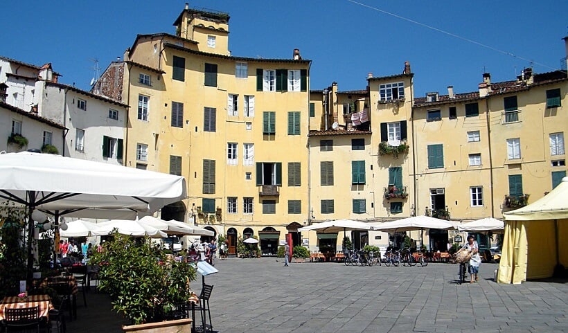 Piazza Anfiteatro em Lucca Piazza Anfiteatro em Lucca