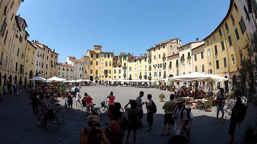 Piazza Anfiteatro em Lucca Piazza Anfiteatro em Lucca