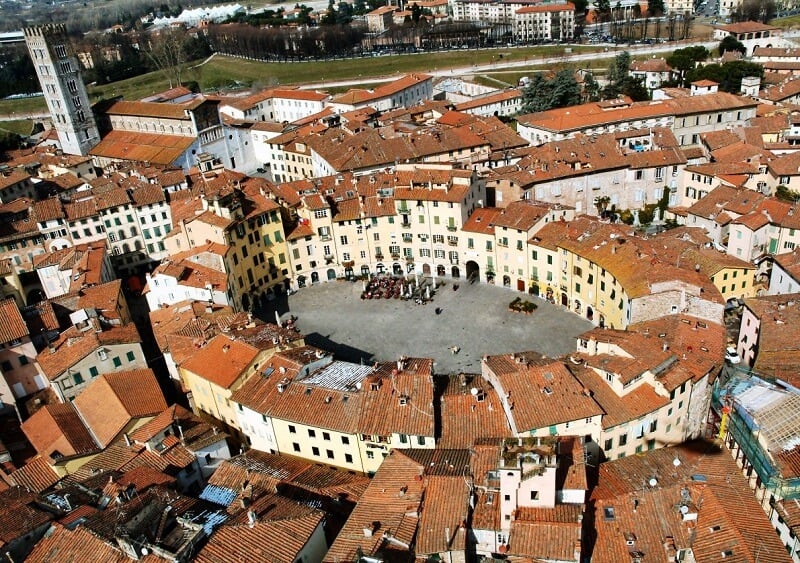 Piazza dell'Anfiteatro em Lucca 