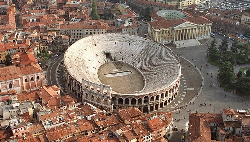 Piazza Brà em Verona na Itália Piazza Brà em Verona na Itália