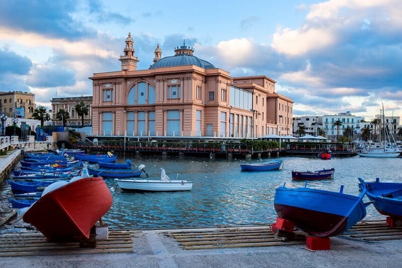 Vista do Teatro Margherita em Bari na Itália Vista do Teatro Margherita em Bari na Itália