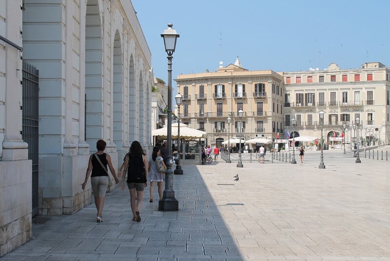 Piazza del Ferrarese em Bari na Itália Piazza del Ferrarese em Bari na Itália