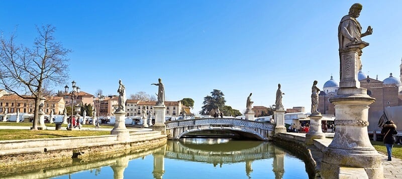 Piazza Prato della Valle em Pádua Piazza Prato della Valle em Pádua