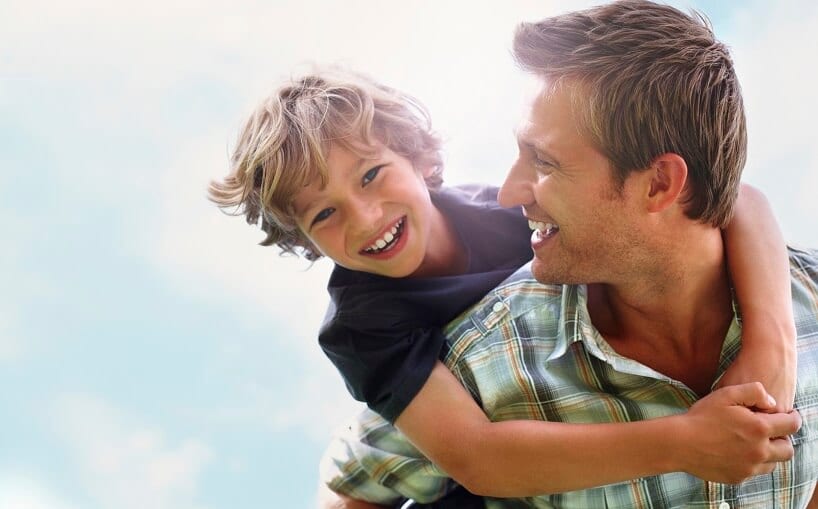 Pai e filho felizes Pai e filho felizes