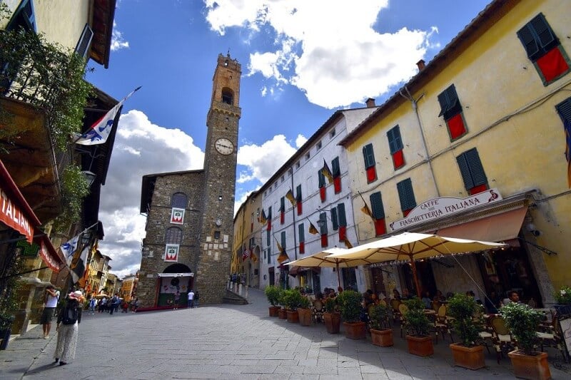 Palazzo di Priori na Piazza Poppolo em Montalcino Palazzo di Priori na Piazza Poppolo em Montalcino