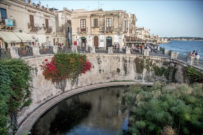 Fonte de Aretusa em Siracusa Fonte de Aretusa em Siracusa