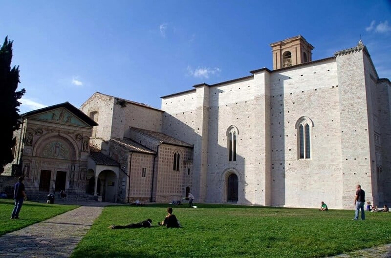 Piazza San Francesco em Perugia na Itália Piazza San Francesco em Perugia na Itália