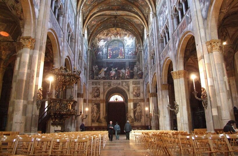 Interior do Duomo di Parma Interior do Duomo di Parma