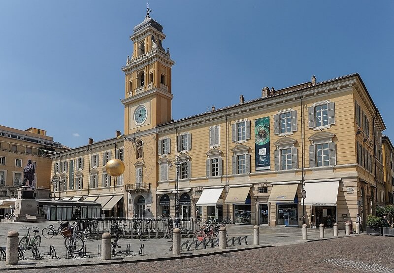 Palácio do Governador na Piazza Garibaldi em Parma Palácio do Governador na Piazza Garibaldi em Parma