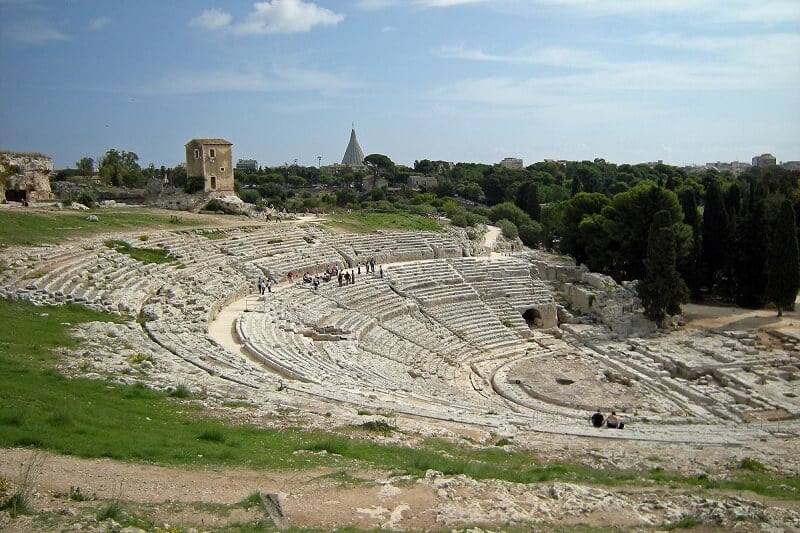 Teatro Grego no Parque Arqueológico de Neápolis em Siracusa Teatro Grego no Parque Arqueológico de Neápolis em Siracusa