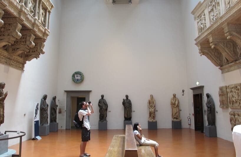 Visitantes no Museu dell'Opera del Duomo em Siena Visitantes no Museu dell'Opera del Duomo em Siena
