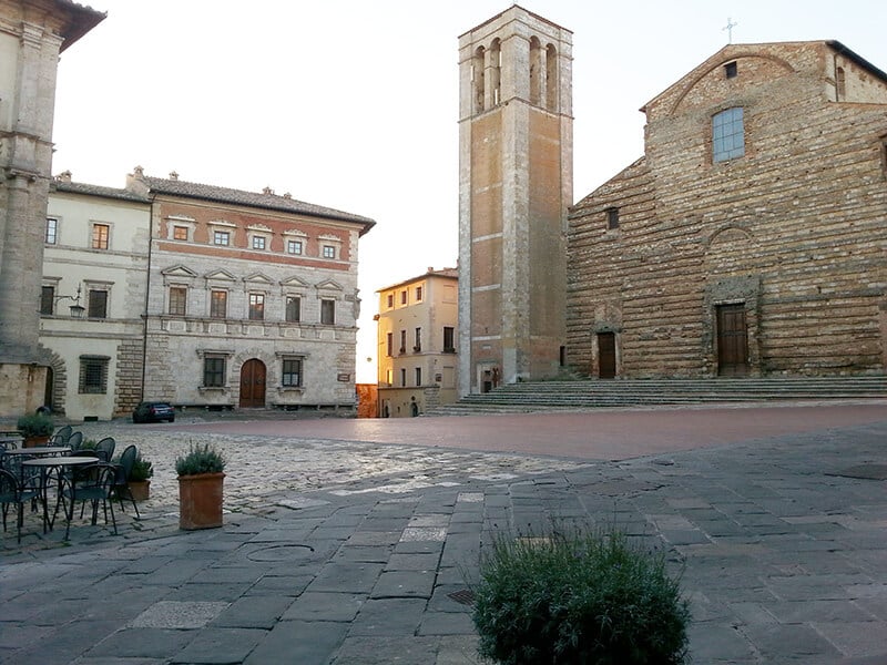 Piazza Grande em Montepulciano Piazza Grande em Montepulciano