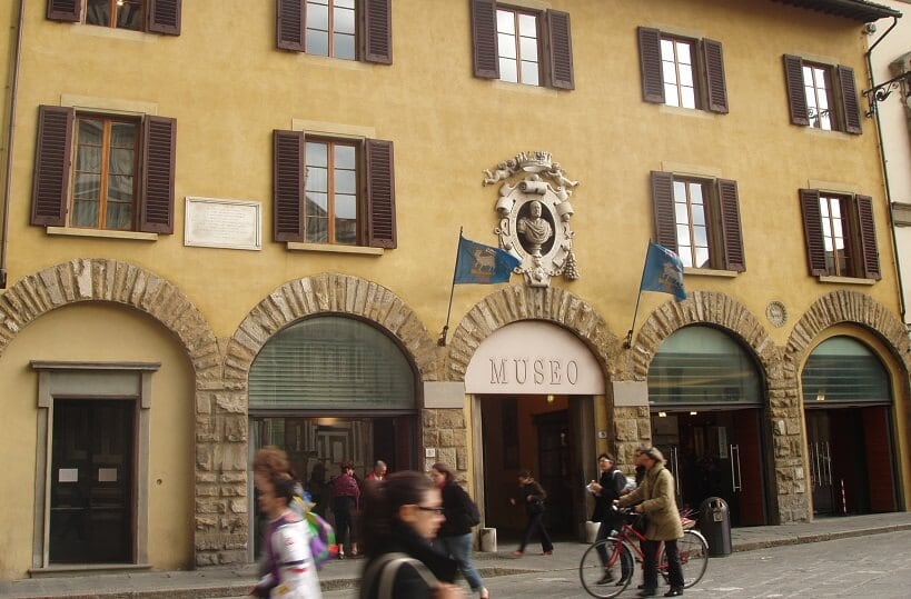 Fachada do Museu dell'Opera del Duomo em Siena Fachada do Museu dell'Opera del Duomo em Siena