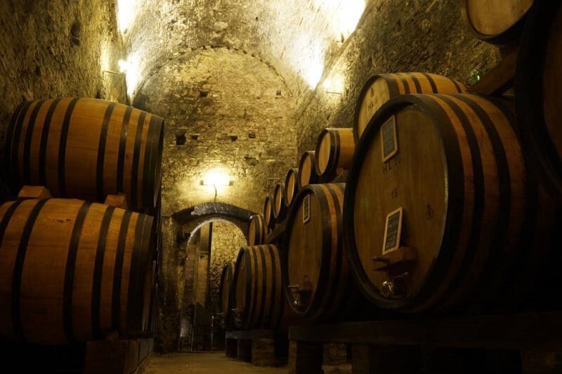 Interior da Cantina de' Ricci em Montepulciano Interior da Cantina de' Ricci em Montepulciano