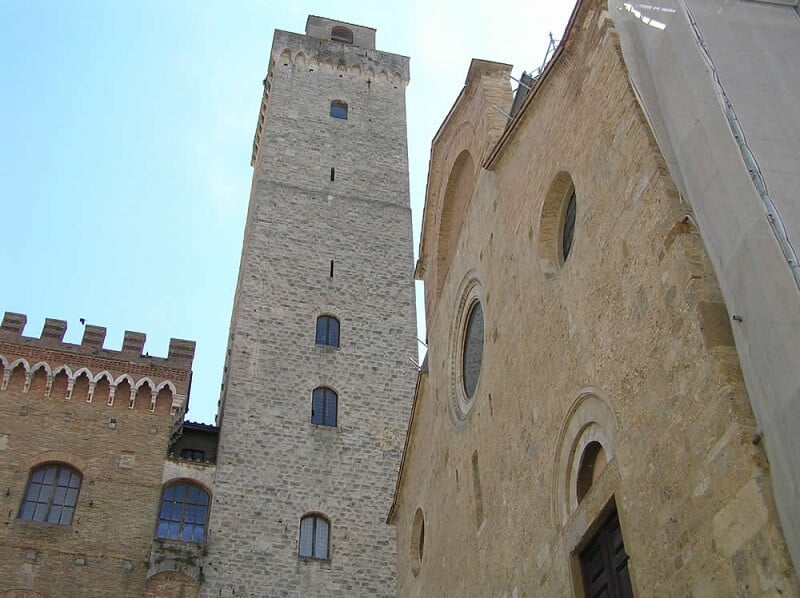 Torre Grossa vista debaixo Torre Grossa vista debaixo
