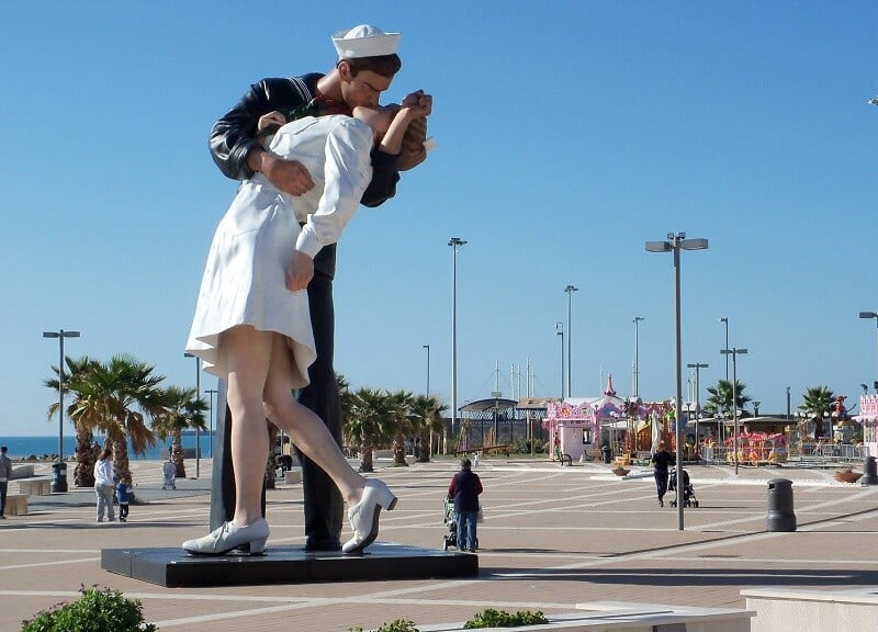 Il bacio del Mare em Civitavecchia na Itália Il bacio del Mare em Civitavecchia na Itália
