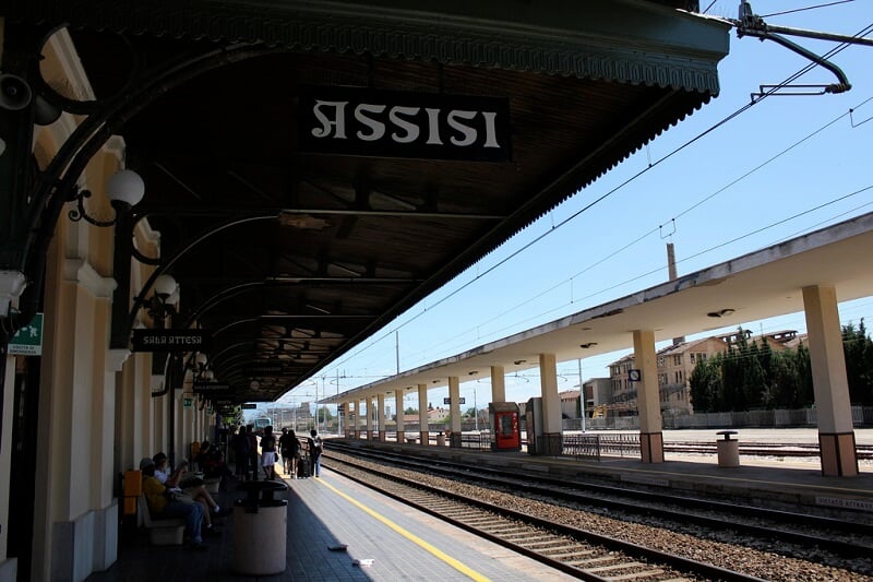 Estação de trem Assis na Itália Estação de trem Assis na Itália