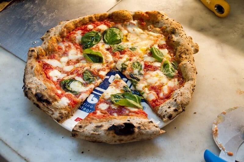 Pizzaria Gino Sorbillo Ai Tribunali na Itália Pizzaria Gino Sorbillo Ai Tribunali na Itália