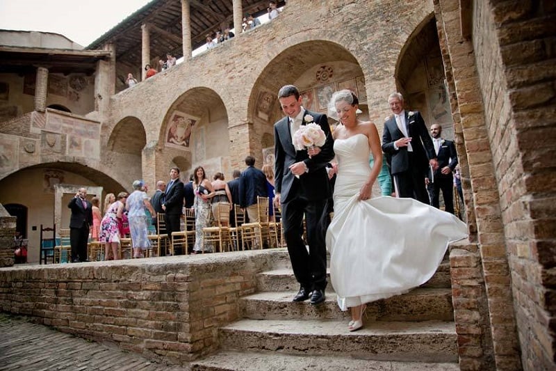 Casamento no civil na cidade San Gimignano na Itália Casamento no civil na cidade San Gimignano na Itália